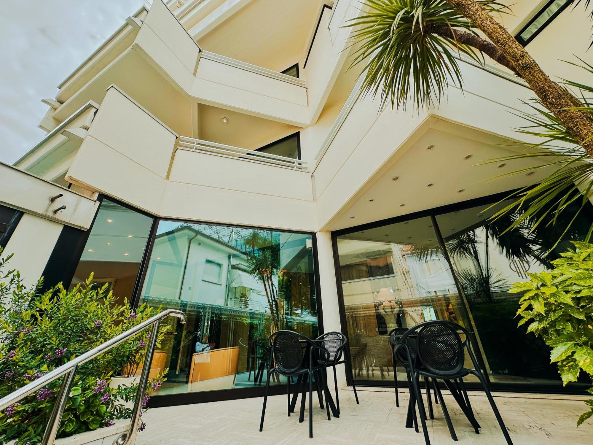 Hotel President - Vintage Hotel In Centro Riccione Exterior foto