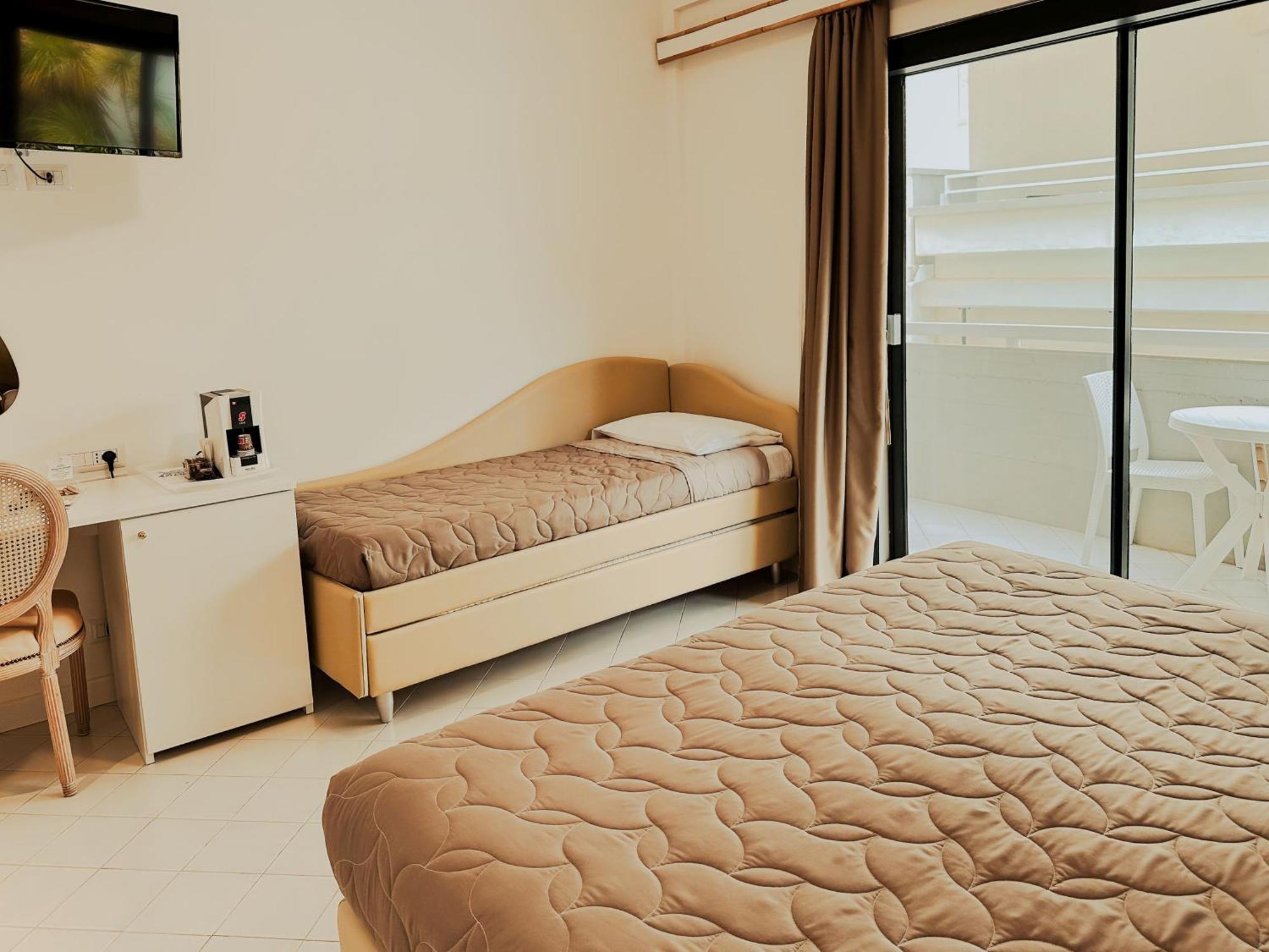 Hotel President - Vintage Hotel In Centro Riccione Exterior foto